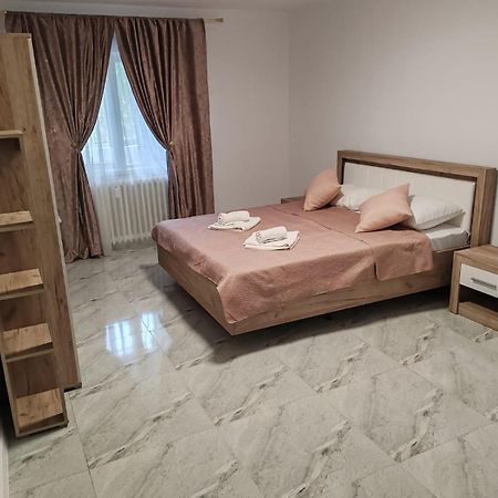 Garsoniera G3 Lägenhet Craiova Exteriör bild
