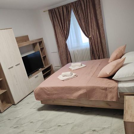 Garsoniera G3 Lägenhet Craiova Exteriör bild