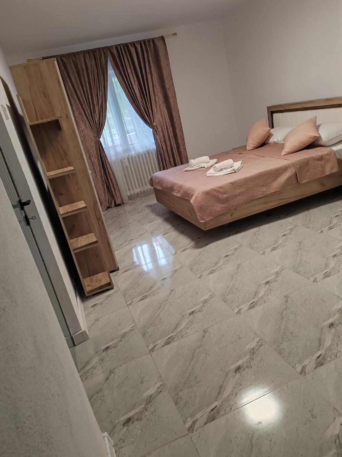 Garsoniera G3 Lägenhet Craiova Exteriör bild