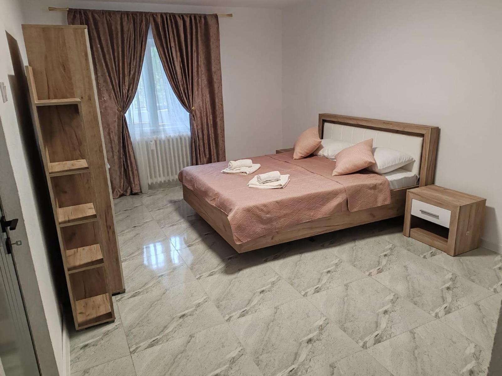 Garsoniera G3 Lägenhet Craiova Exteriör bild