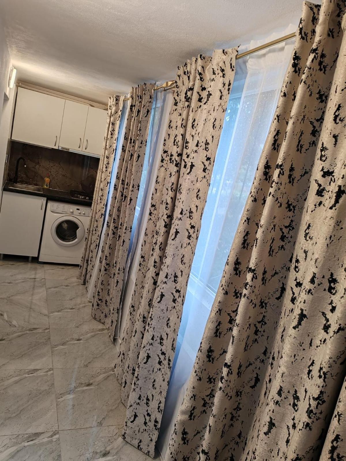 Garsoniera G3 Lägenhet Craiova Exteriör bild
