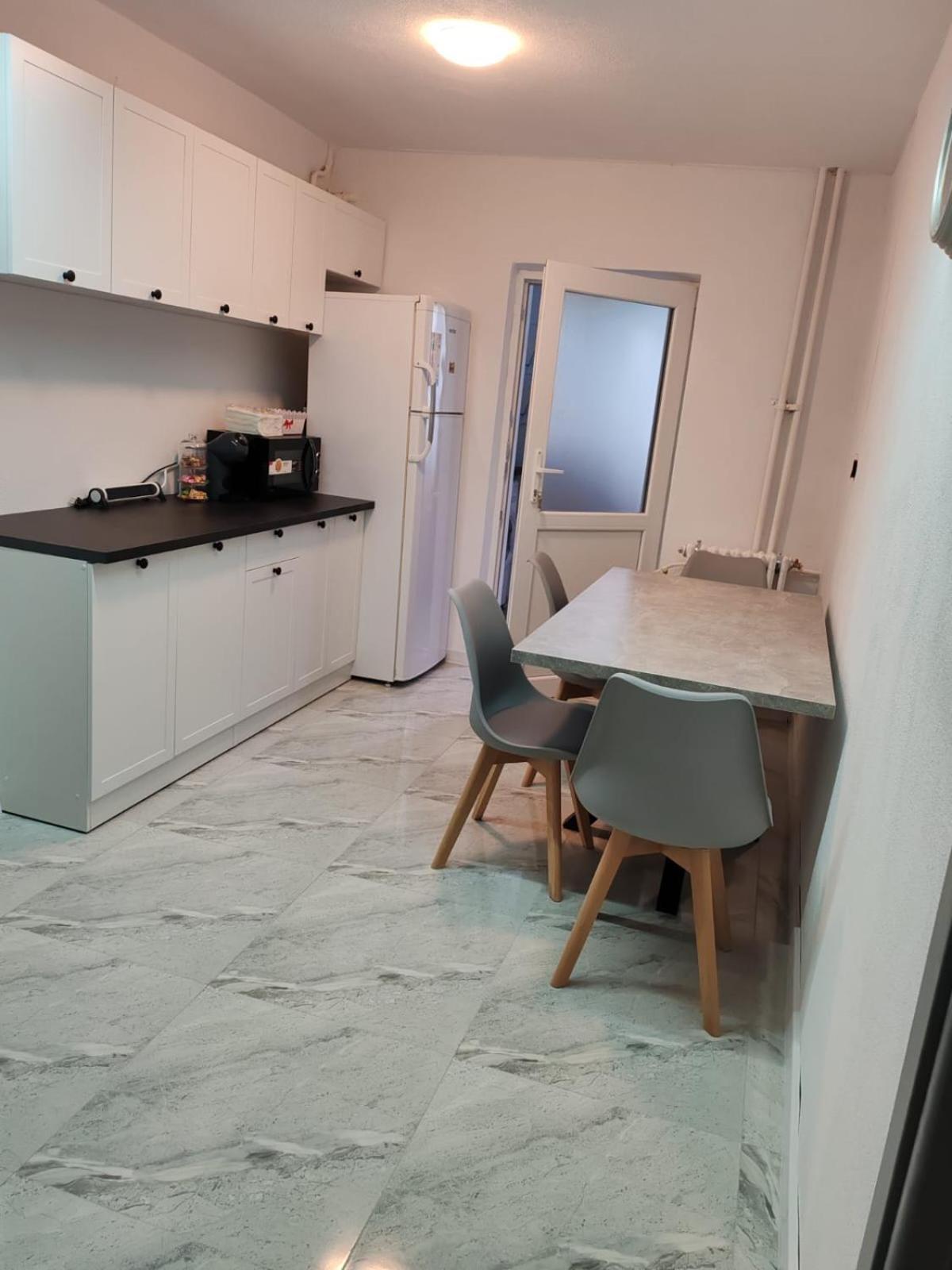 Garsoniera G3 Lägenhet Craiova Exteriör bild