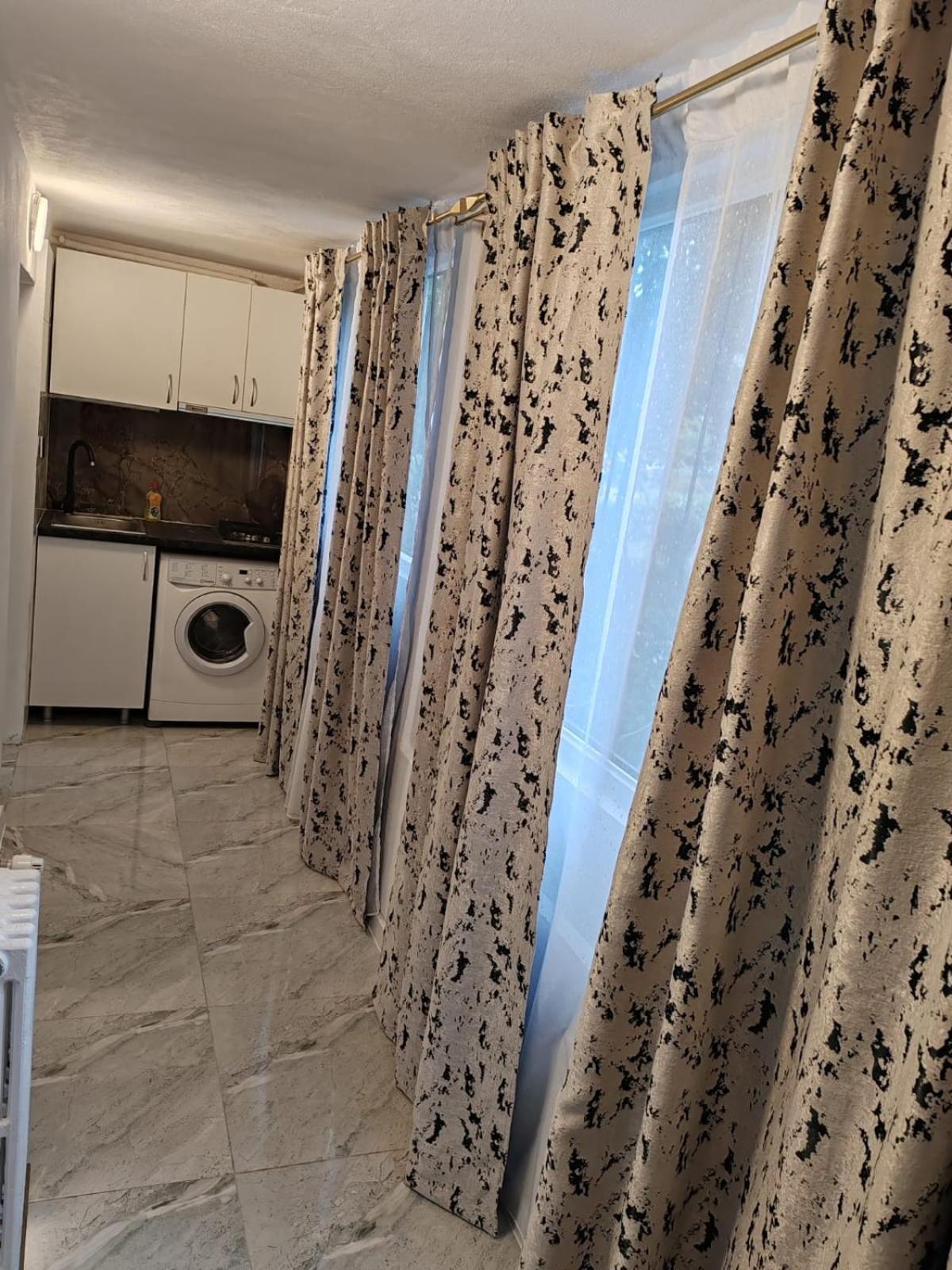 Garsoniera G3 Lägenhet Craiova Exteriör bild